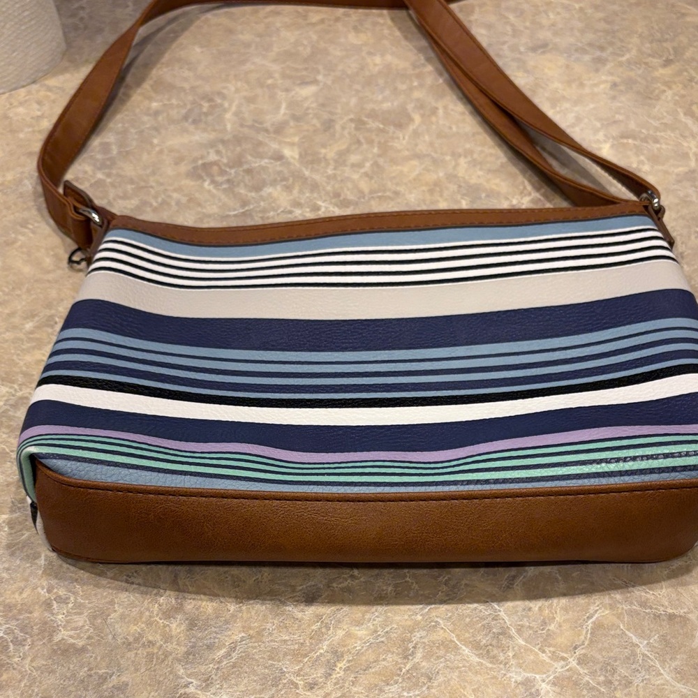 Striped Women’s Shoulder Bag - Picture 3 of 11